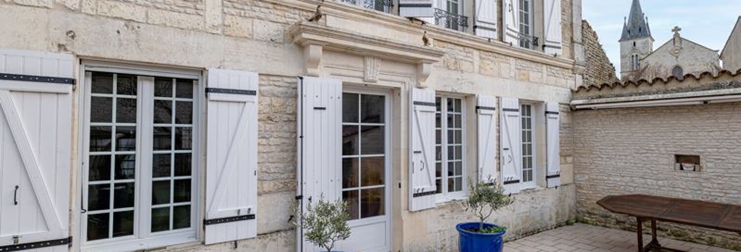 Maison 9 Pièces 223 m² à vendre à Asnières-la-Giraud (17400)