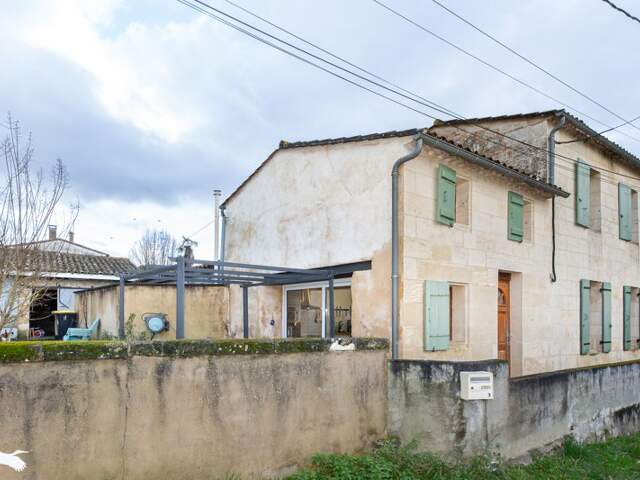 Maison en pierre de 4 pièces principales — photo du bien