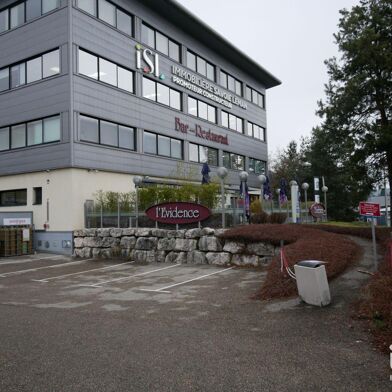 Commerce  770000 €