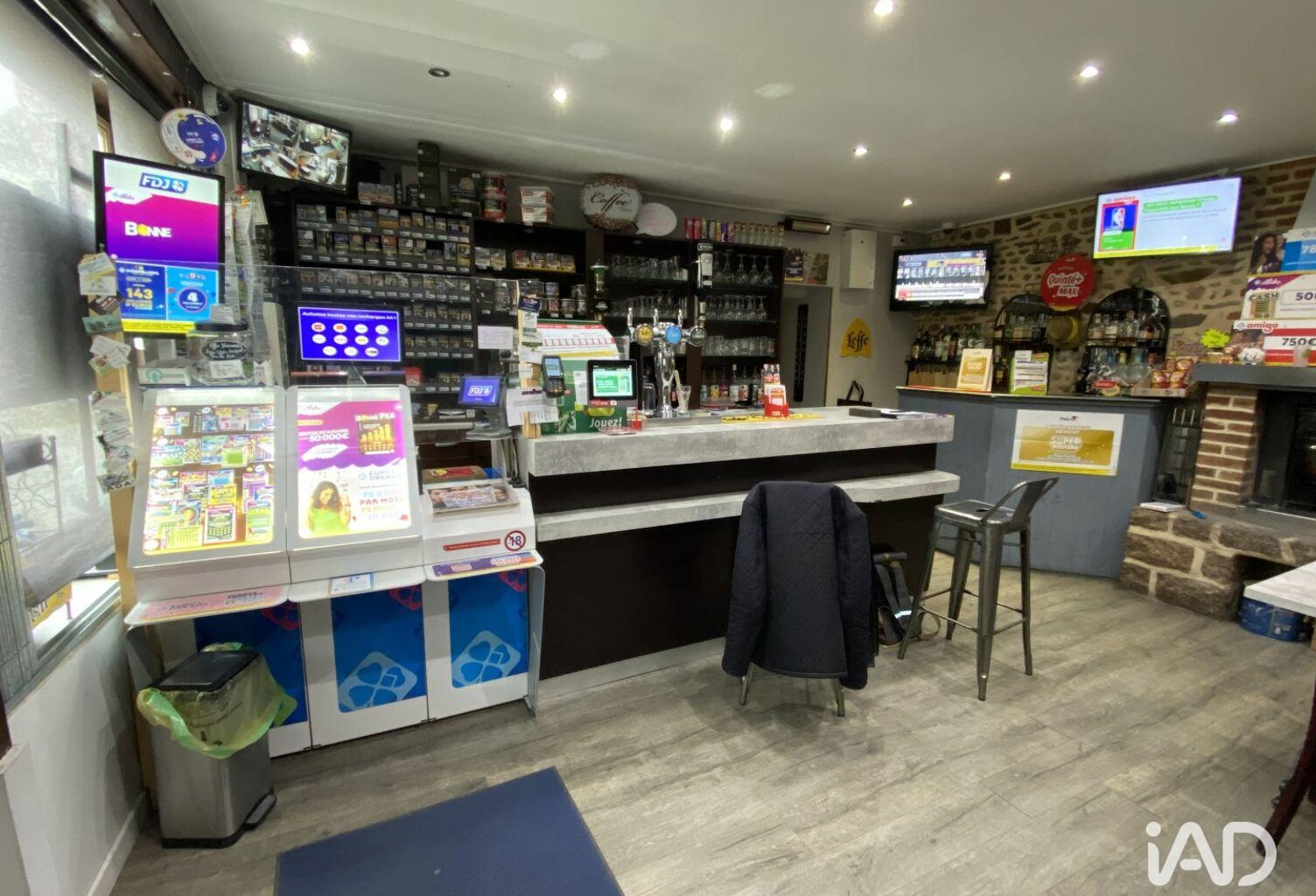 Vente Bar-tabac 110 m&sup2; — photo 1