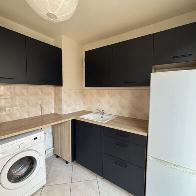 Appartement 3 pièces 919 €