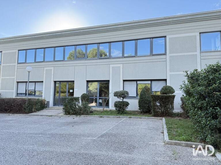 Location Local d'activités 210 m&sup2; — photo 1