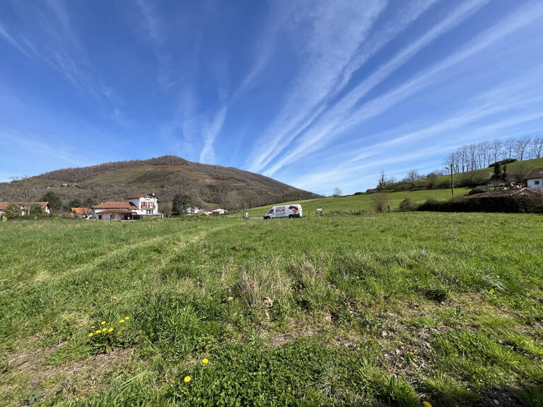 En exclusivité, terrain à bâtir viabilisé à vendre à Ascarat. — photo 1