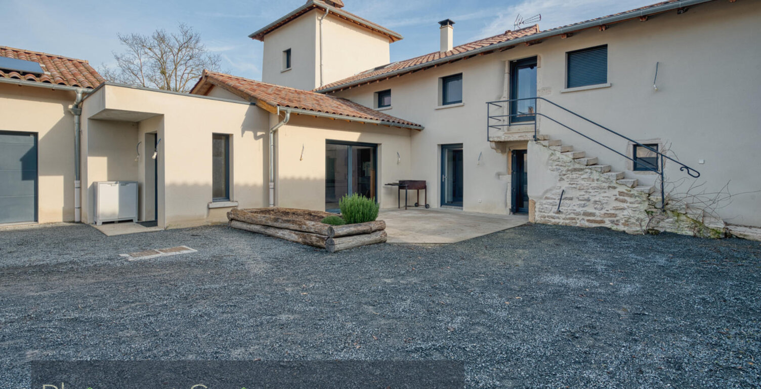 Vente maison 7 pièces 205 m² Fareins (01480) — photo 1