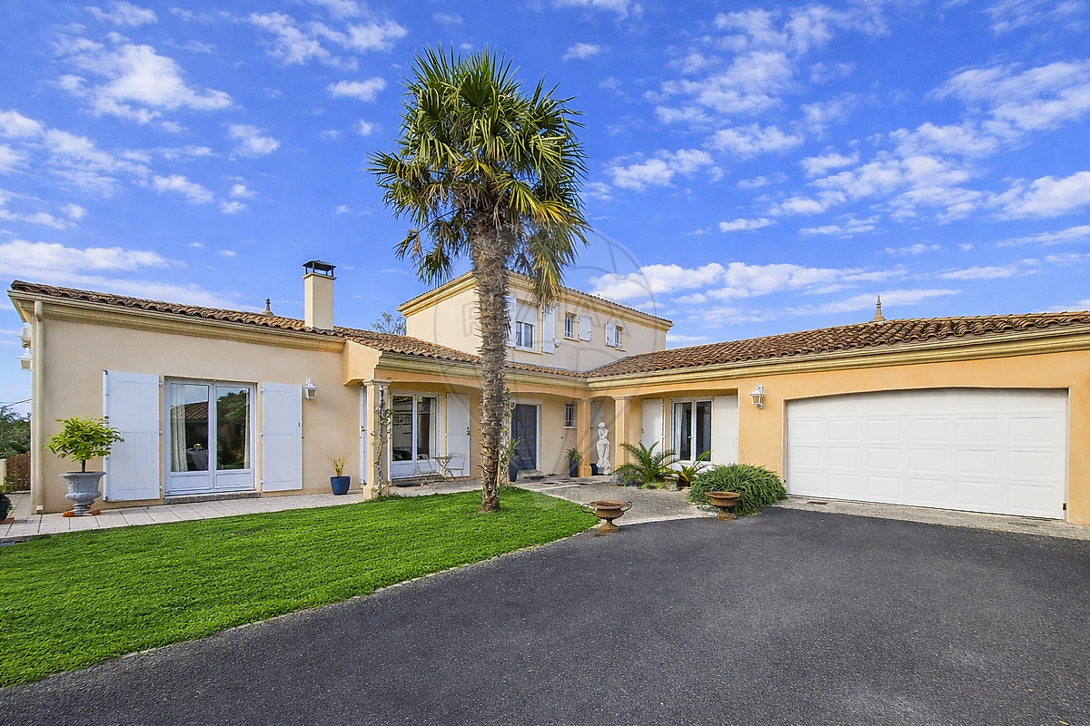 Villa / Maison  T5 à vendre Mathes (Les) 17570