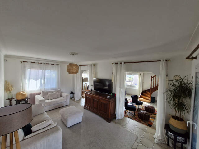 MAISON FAMILIALE PROCHE DU CENTRE VILLAGE — photo du bien