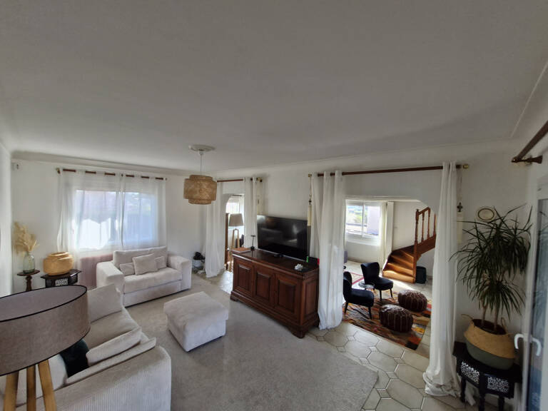 MAISON FAMILIALE PROCHE DU CENTRE VILLAGE — photo 1
