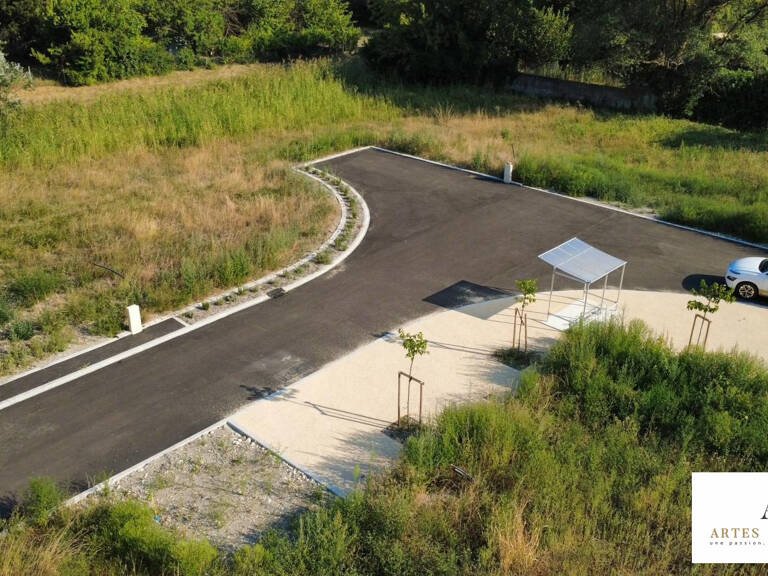 TERRAIN A BATIR DE 739 M², Borné et Viabilisé — photo 1