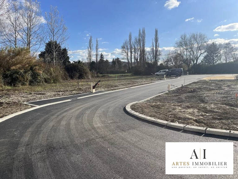 Terrain à bâtir de 759 m² borné et viabilisé — photo 1