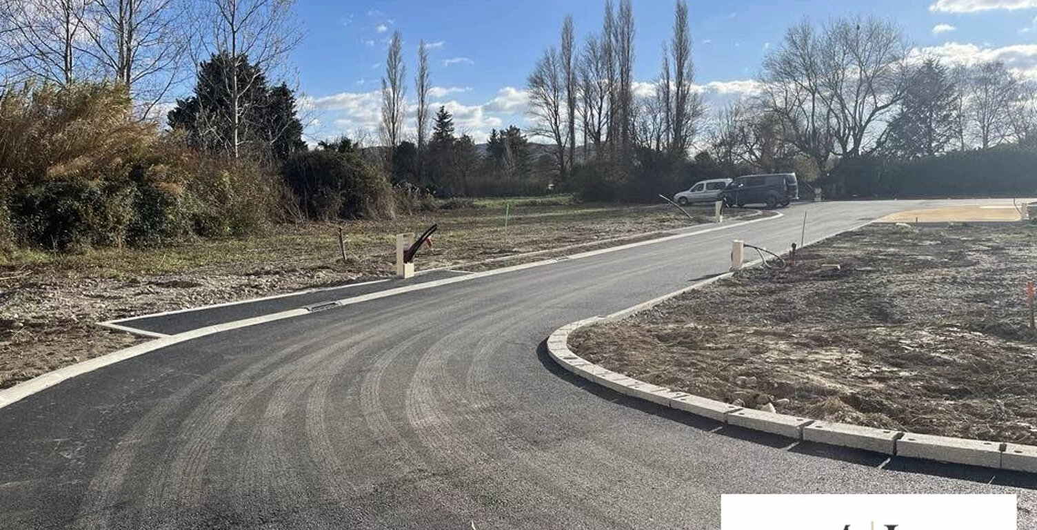Terrain à bâtir de 759 m² borné et viabilisé — photo 1