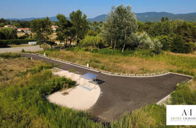 Terrain constructible de 659 m² borné et viabilisé — photo du bien