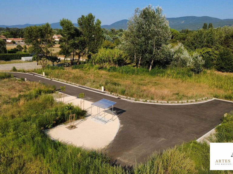Terrain constructible de 659 m² borné et viabilisé — photo 1