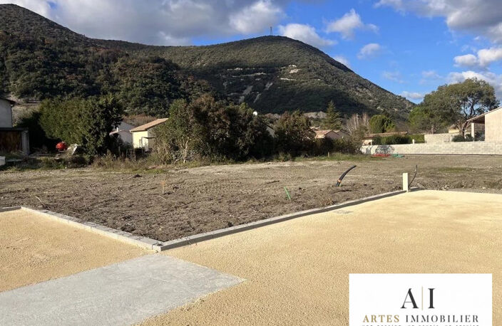 Terrain constructible de 659 m² borné et viabilisé — photo 2