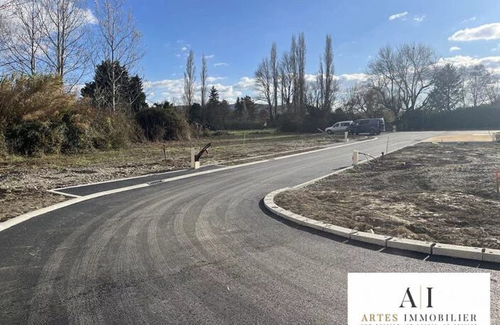 Terrain constructible de 659 m² borné et viabilisé — photo 3