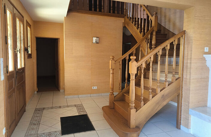   Maison d’exception de 261m² – Prestations haut de gamme & volumes remarquables SOLESMES (72) — photo 4