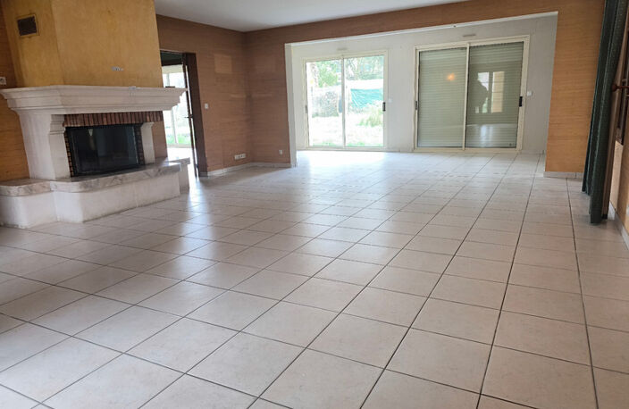   Maison d’exception de 261m² – Prestations haut de gamme & volumes remarquables SOLESMES (72) — photo 5
