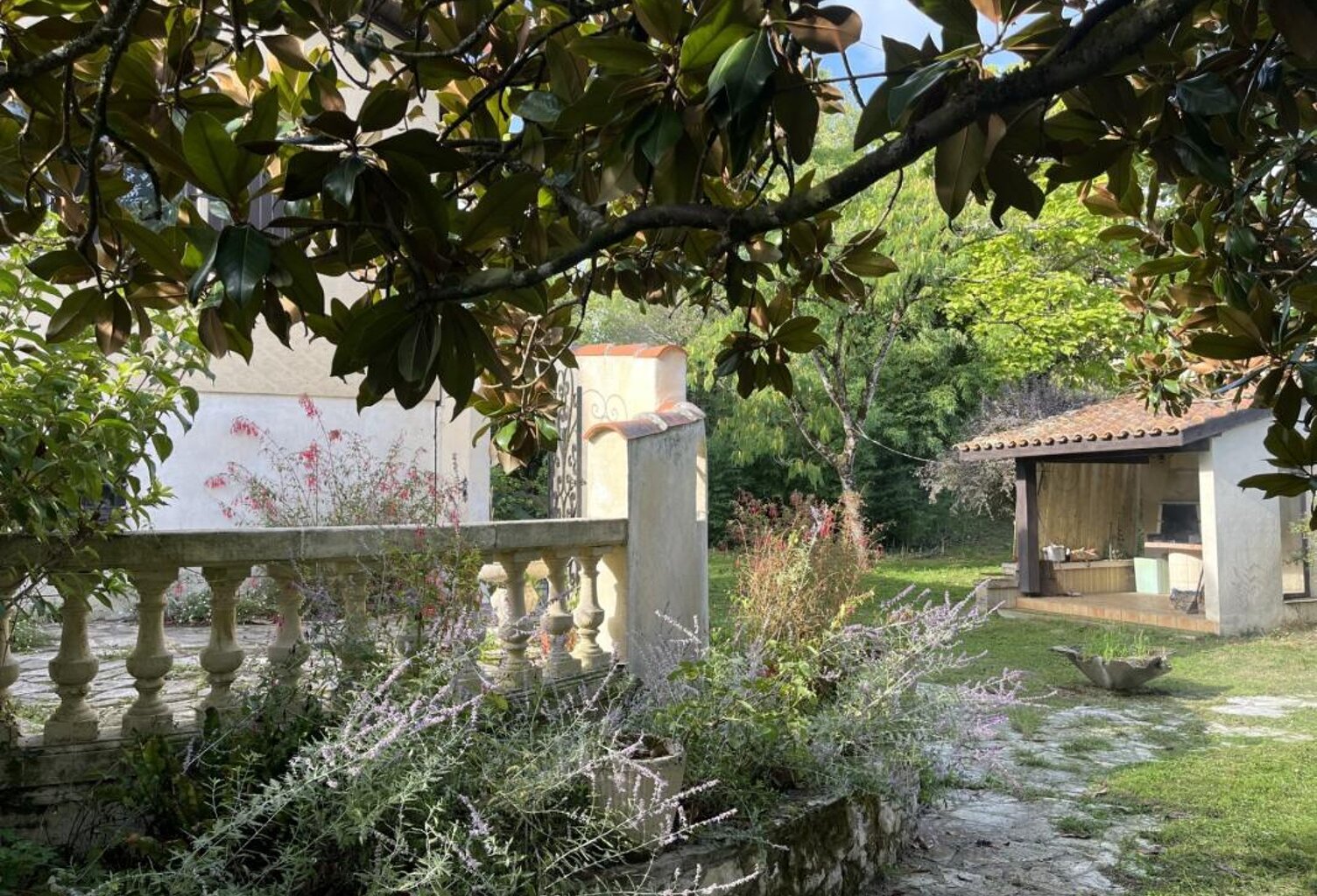 Maison à vendre 5 pièces aux portes de CHALAIS (16) avec grand jardin arboré clos et verger — photo 1