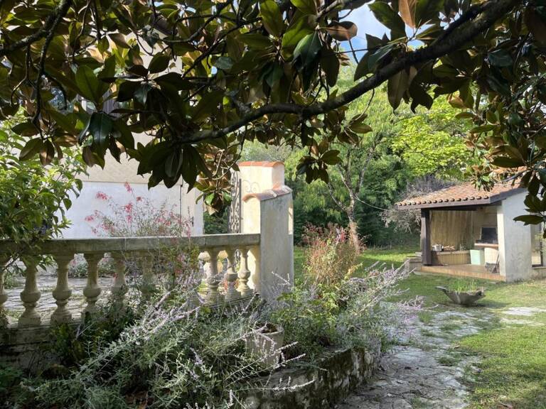 Maison à vendre 5 pièces aux portes de CHALAIS (16) avec grand jardin arboré clos et verger — photo 1