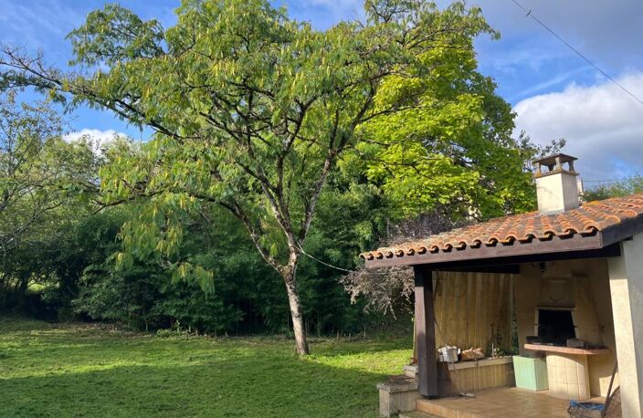 Maison à vendre 5 pièces aux portes de CHALAIS (16) avec grand jardin arboré clos et verger — photo 3
