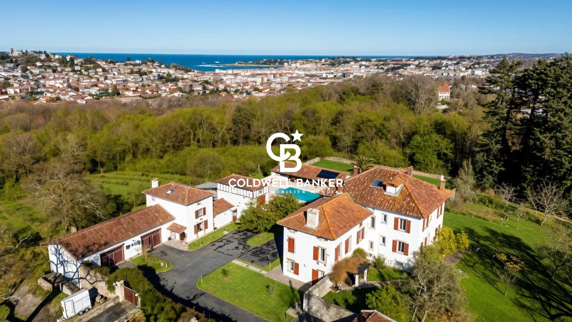 Villa / Maison  T18 à vendre Urrugne 64122