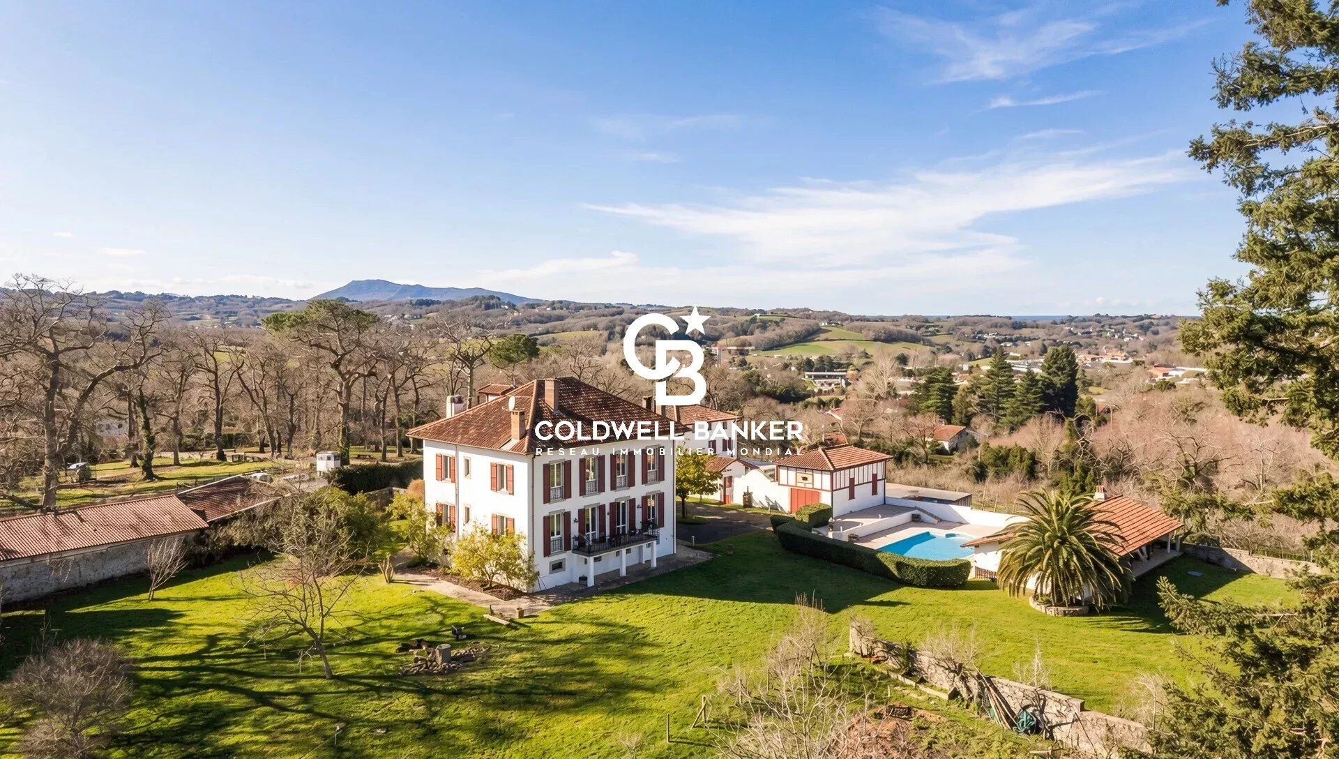 Villa / Maison  T18 à vendre Urrugne 64122