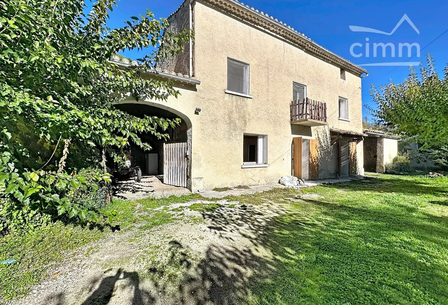 Bastide de 180m² en campagne à rénover — photo 1