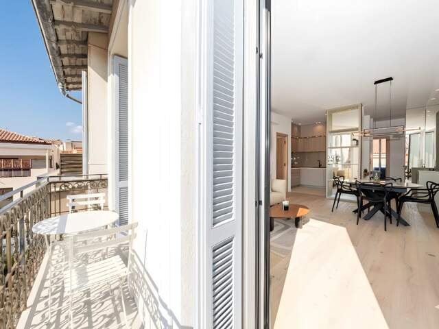 CANNES RUE HOCHE - 4P - DERNIER ETAGE - BALCON - RENOVATION HAUT — photo du bien