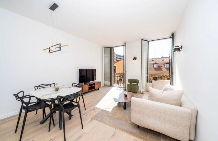 CANNES RUE HOCHE - 4P - DERNIER ETAGE - BALCON - RENOVATION HAUT — photo 4