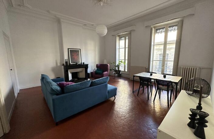 Centre historique de Nîmes – Appartement Type 5 avec balcon/terrasse — photo 2