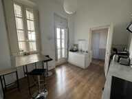 Centre historique de Nîmes – Appartement Type 5 avec balcon/terrasse — photo 4