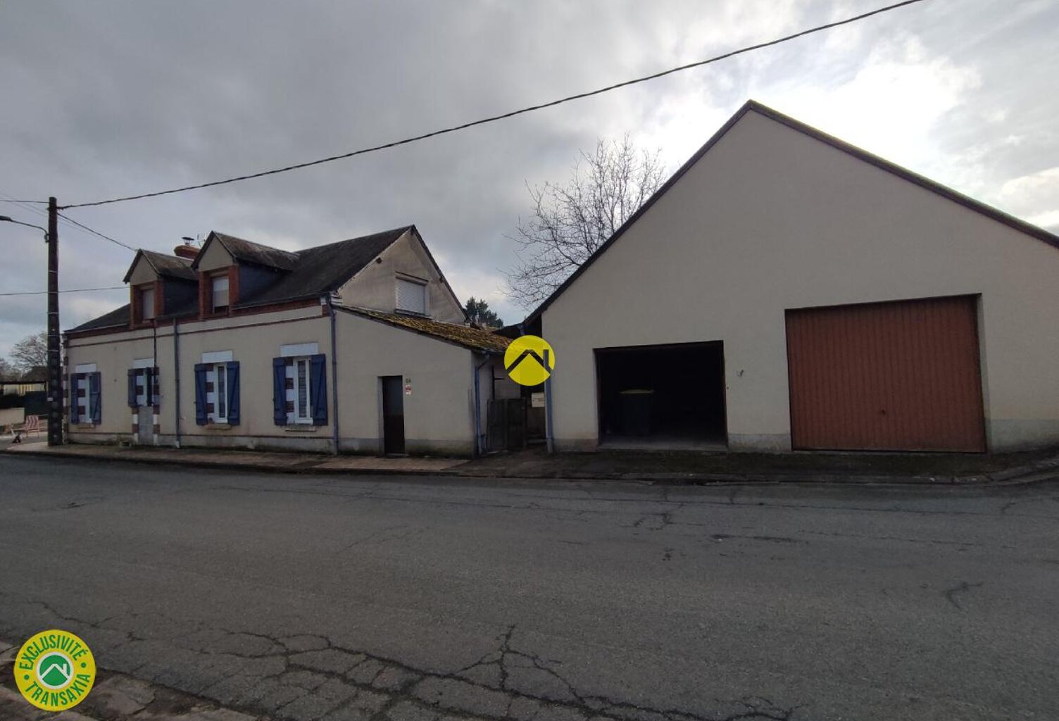 BEAUX VOLUMES AVEC GRANDS GARAGES ! — photo 1