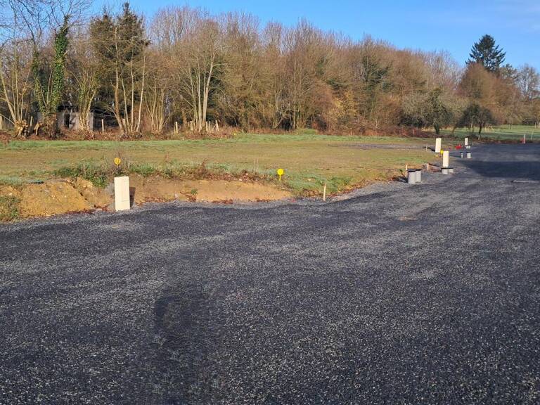 Terrain constructible & viabilisé 527m² — photo 1