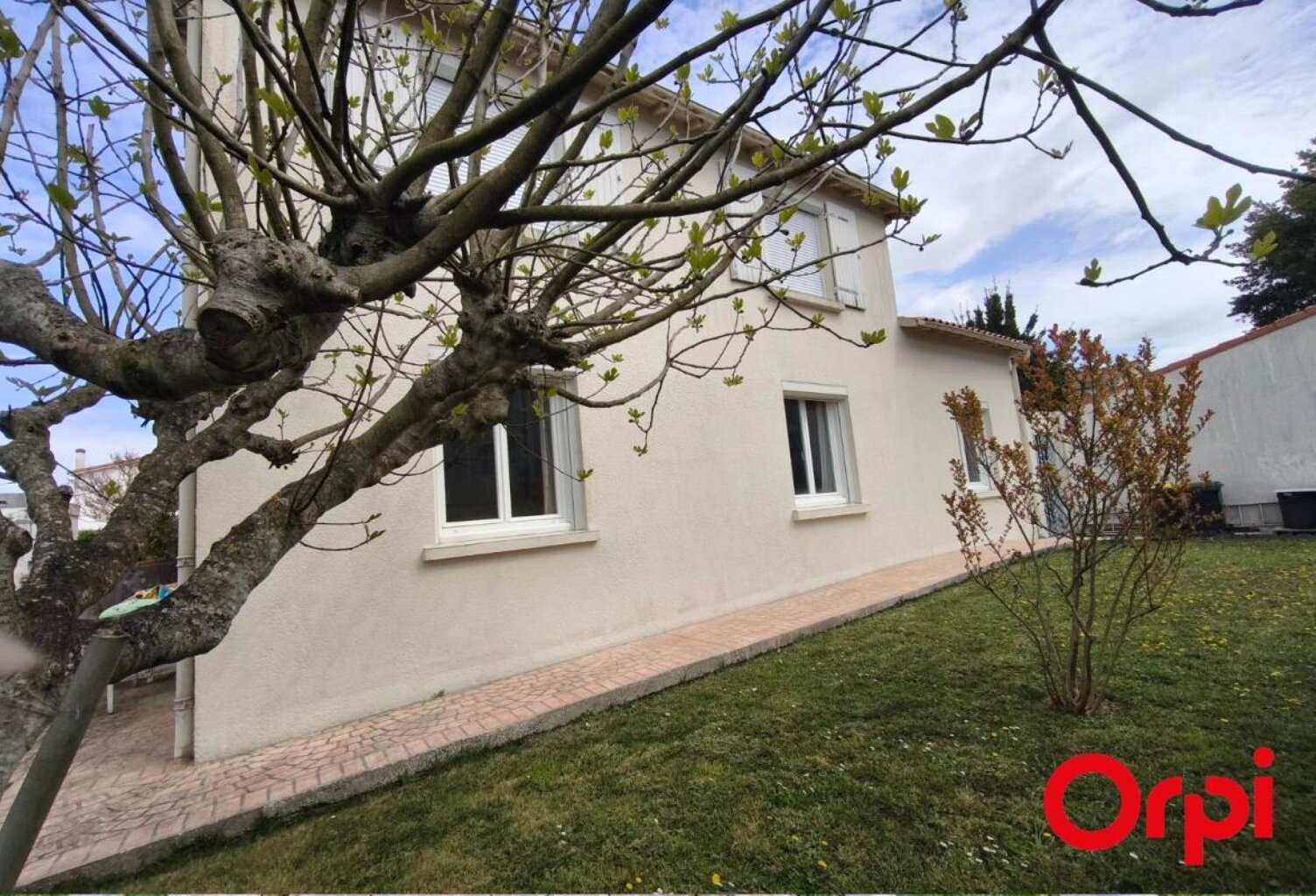 Royan – Une maison de caractère à réinventer, à deux pas du marché — photo 1