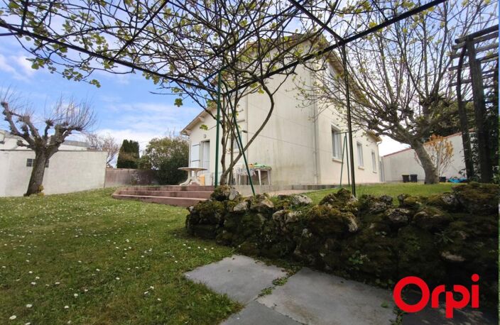 Royan – Une maison de caractère à réinventer, à deux pas du marché — photo 2
