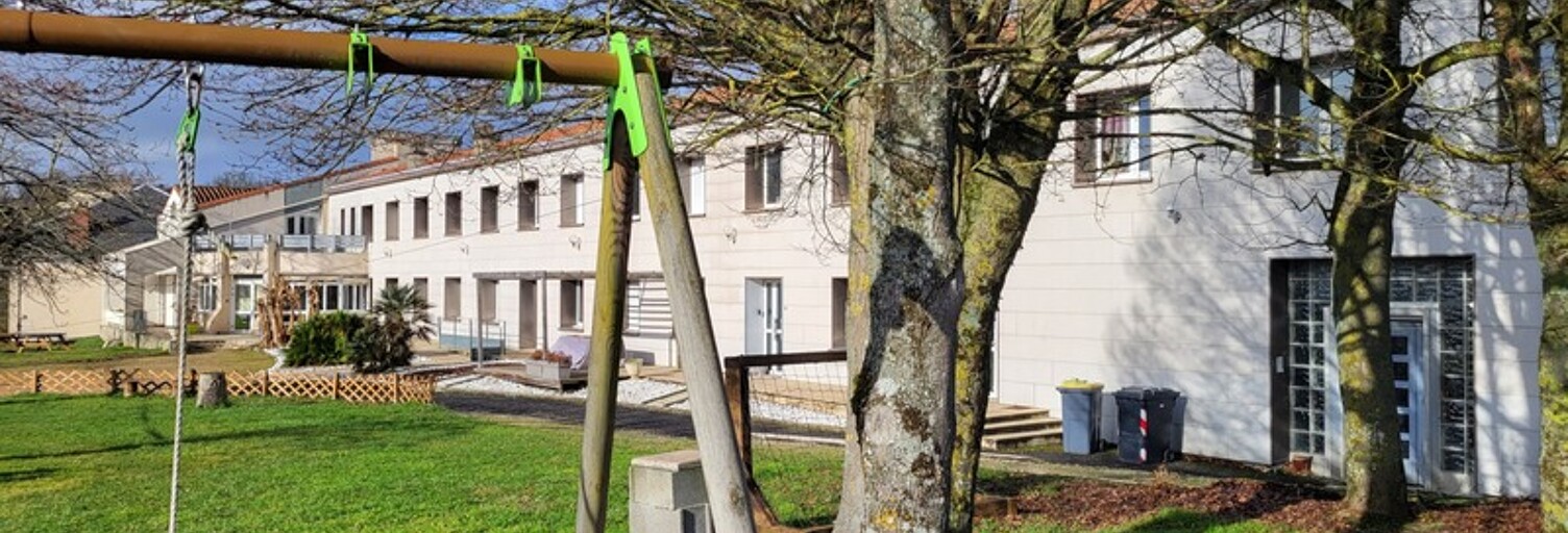 Immeuble  1079 m² à vendre à Saint-Loup-Lamairé (79600)