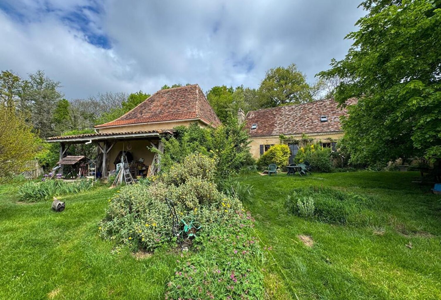 Longère et grange en pierre, 5 pièces, 3 chambres, puits, 6,5 ha jolie vue — photo 1