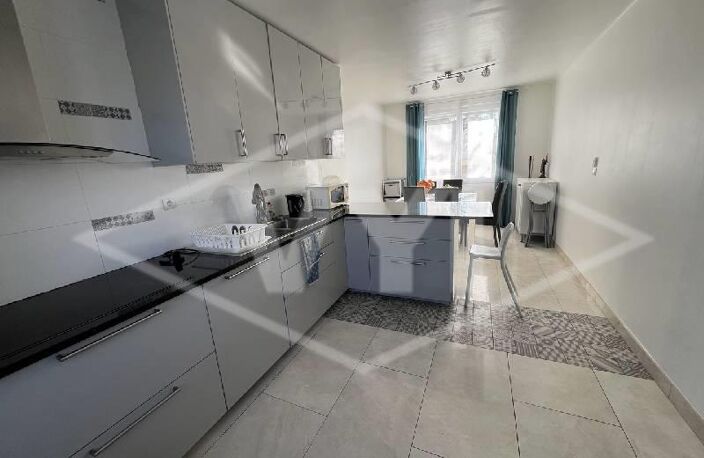 Vente maison 8 pièces 195 m² Combs-la-Ville (77380) — photo 2