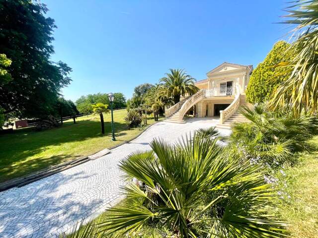 Villa de standing sur sous sol intégral (s) 235 m2 — photo du bien