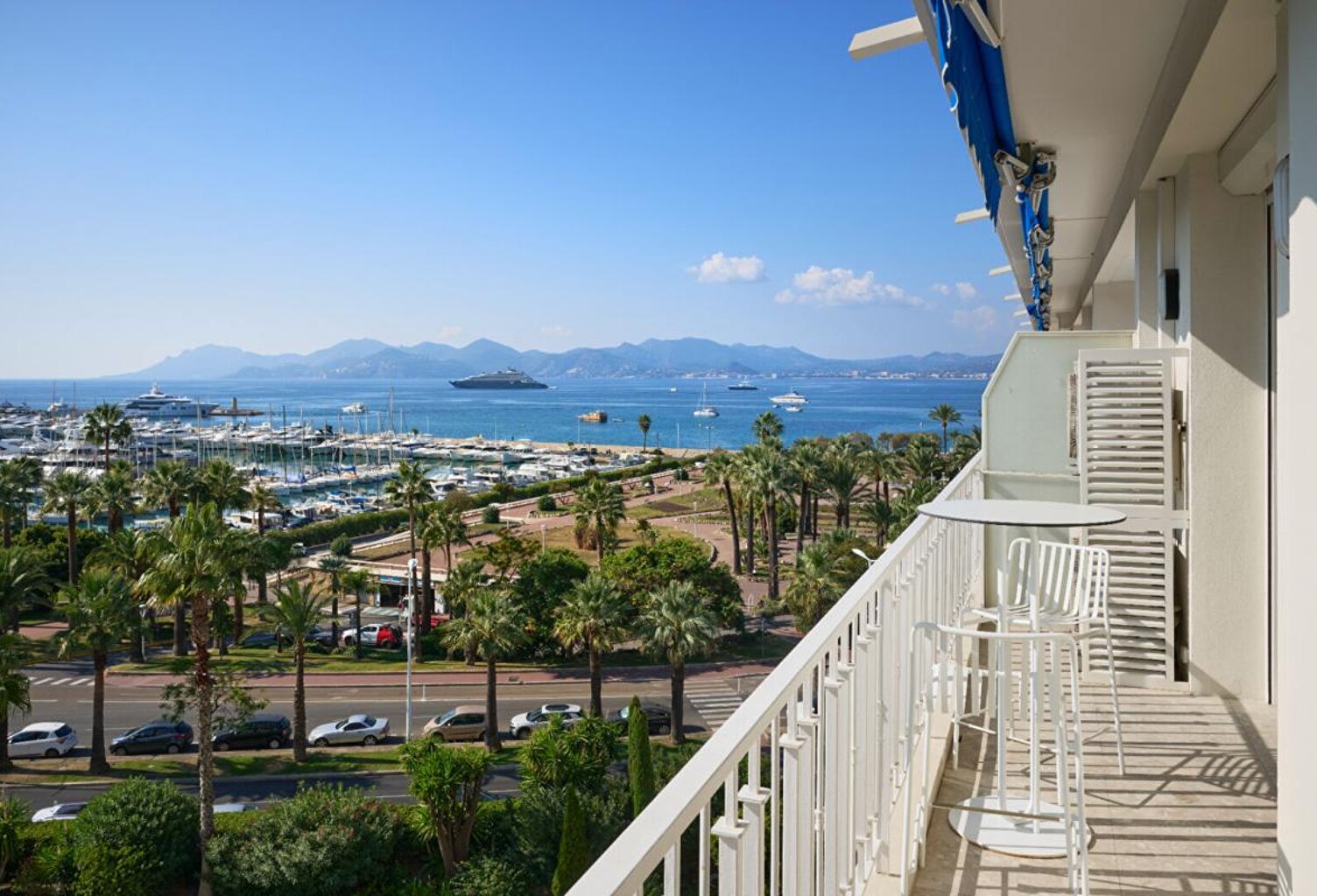 Cannes Croisette Face au Port Canto : Appartement de Réception avec Vue Mer Panoramique — photo 1