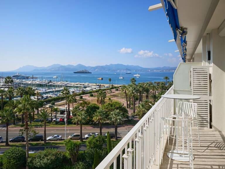 Cannes Croisette Face au Port Canto : Appartement de Réception avec Vue Mer Panoramique — photo 1