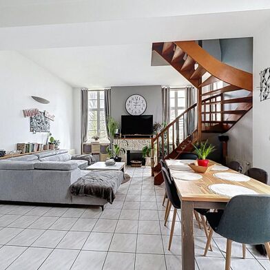 Appartement 4 pièces 164000 €