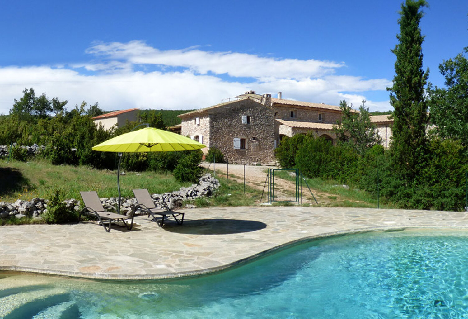 Banon, belle propriété de 552 m² avec gîte sur 20 HA avec piscine — photo 1