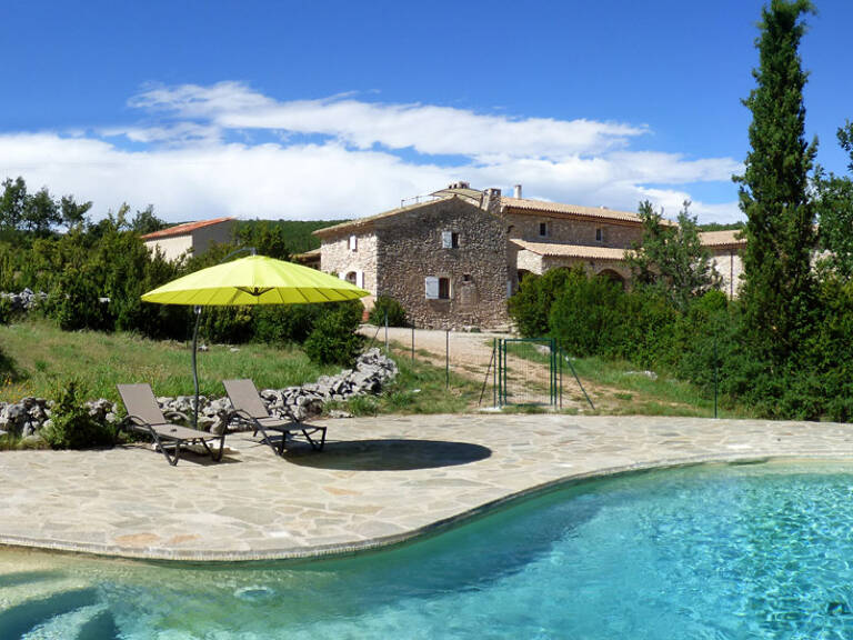 Banon, belle propriété de 552 m² avec gîte sur 20 HA avec piscine — photo 1
