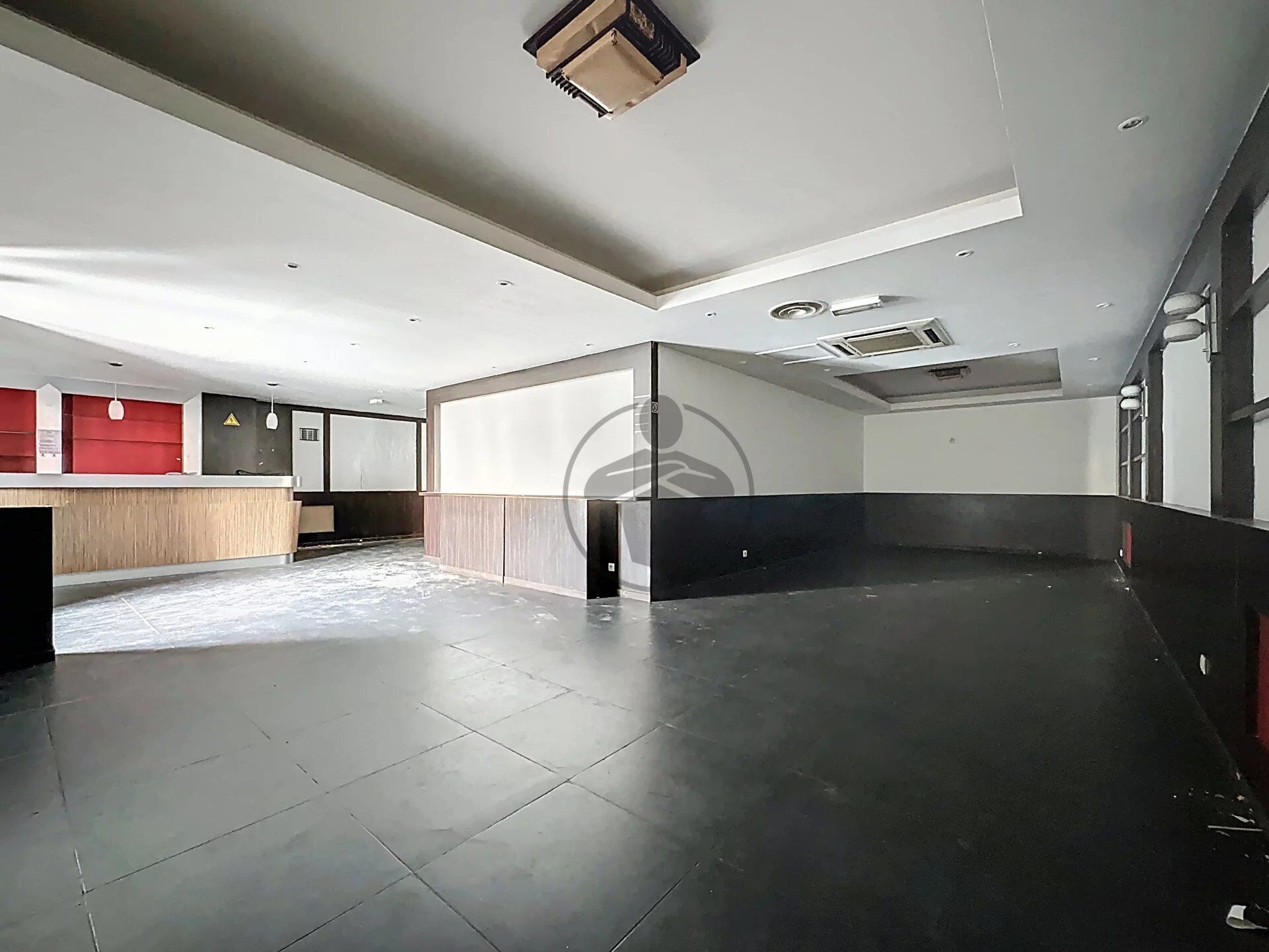 Local commercial 10 pièces 280 m² · à Saint-Quentin · 280 m² · 169 500 €