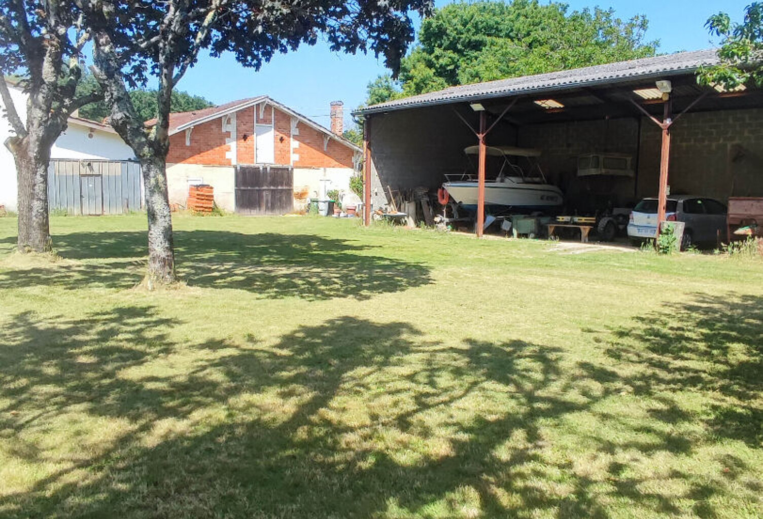Propriété de 7 pièces avec chai attenant dépendance et hangar — photo 1