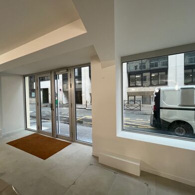 Local industriel  4700 €