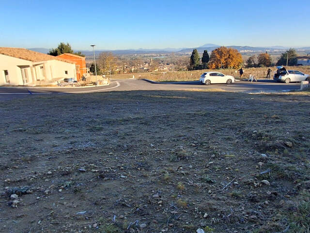A vendre, sur les hauteurs de Bourg St Andeol, terrain  constructible de 565m² — photo du bien