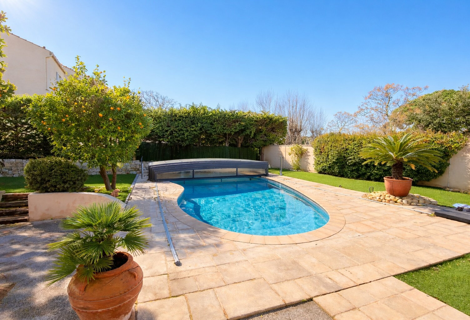 A VENDRE VILLA 7 PIECES 4 CHAMBRES PISCINE APPARTEMENT INDEPENDANT PROCHE CENTRE VILLE ET BORD DE MER A SAINT AYGULF — photo 1