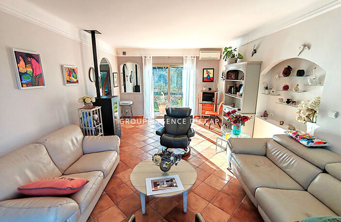 A VENDRE VILLA 7 PIECES 4 CHAMBRES PISCINE APPARTEMENT INDEPENDANT PROCHE CENTRE VILLE ET BORD DE MER A SAINT AYGULF — photo 5
