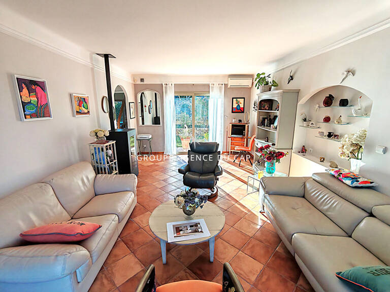 A VENDRE VILLA 7 PIECES 4 CHAMBRES PISCINE APPARTEMENT INDEPENDANT PROCHE CENTRE VILLE ET BORD DE MER A SAINT AYGULF — photo 1